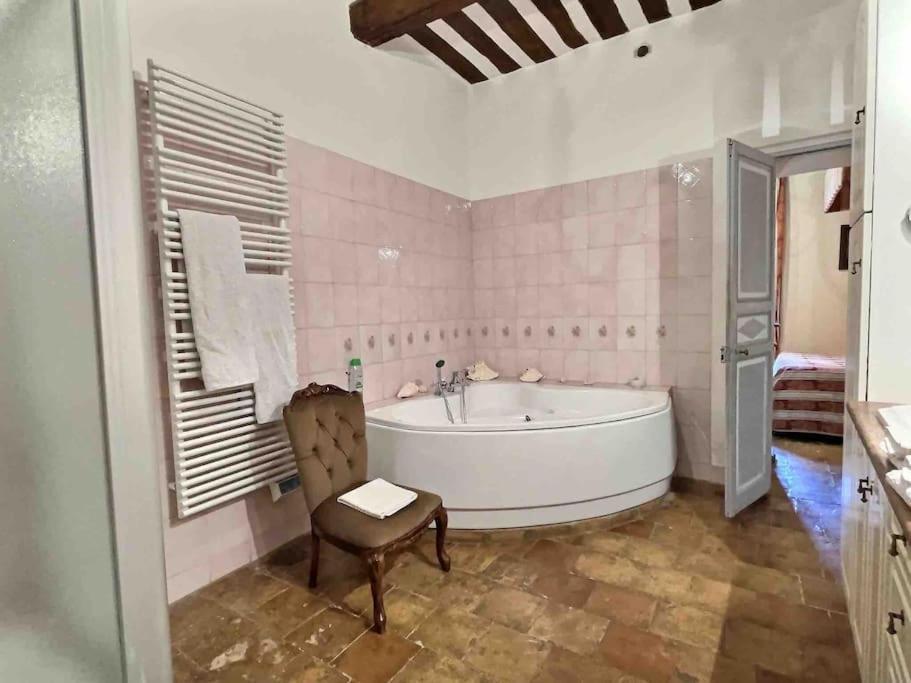 Apartment Chez Lydia - Osez La Vie De Chateau ! Pont Du Gard, Uzes